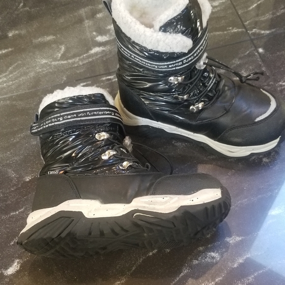 Little girl water proof winter boots with fleece lining size 12 - Picture 7 of 8